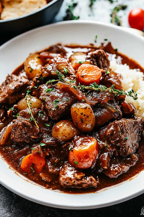 Beef Bourguignon - Taste Of Recipe Beef Burgundy Dutch Oven, Beef Burgionion Slow Cooker, Beef Burgonione Recipe, Bourginon Beef Bourguignon, Beef Borginoine, Beef Merlot Recipe, Beouf Bourginon, Recipes With Beef Broth, Beef Chunks Recipes