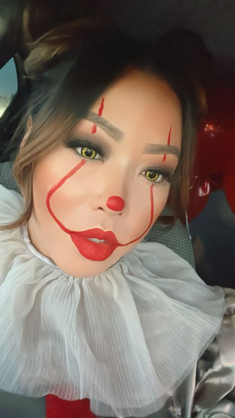 Pennywise Easy Makeup, Halloween Costume Ideas Clown, Carnevil Clown Makeup, Pennywise Makeup Simple, Pennywise Make Up Girl, It Clown Makeup Pretty, Pennywise Cosplay Female, Clown Makeup Pennywise, Pennywise Costume Makeup