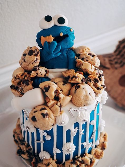 A Cookie Monster First Birthday for Saxon Finn - Sparrows + Lily Cookie Monster First Birthday, Cookie Monster Cakes, Monster Birthday Cakes, Cookie Monster Birthday Party, Monster First Birthday, Cookie Monster Cake, Cookie Monster Party, Cookie Monster Birthday, Mini Torte