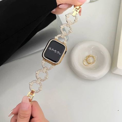 Céline Pavé Stainless Steel Strap Apple Watch Fashion, Gold Apple Watch, Latest Watches, Gold Apple, Watch Fashion, Apple Watch Models, Classy Fashion, Birthday Wishlist, Premium Gift