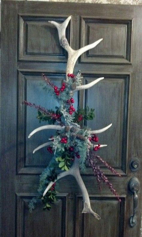 25 Top outdoor Christmas decorations on Pinterest - Easyday Antler Ideas, Deer Antler Decor, Antler Crafts, Antler Art, Deer Decor, Creation Deco, Door Decoration, Diy Decoration, Noel Christmas