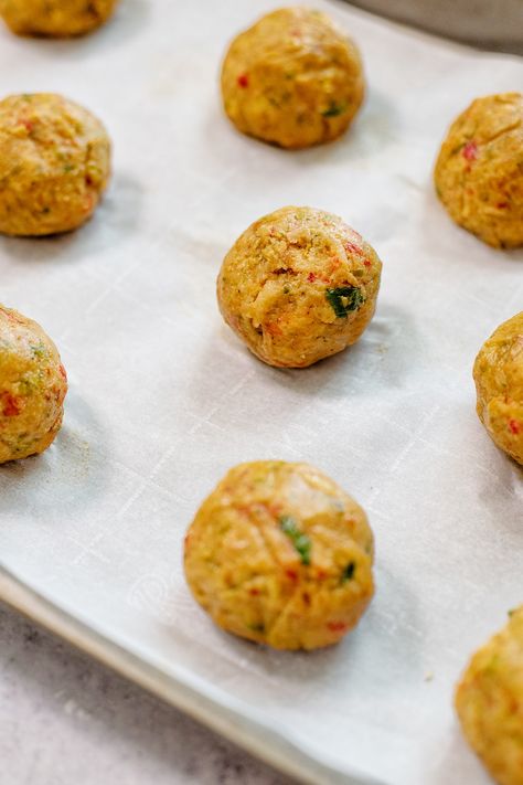 Crawfish Balls In Gravy, Crawfish Boudin Balls, Crawfish Boil Appetizers, Crawfish Boil Dessert Ideas, Cajun Wedding Food, Crawfish Croquettes, Crawfish Appetizers, New Orleans Appetizers, Seafood Balls