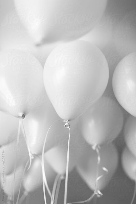 White Cocktails, Pastel Balloons, Black And White Picture Wall, White Pastel, Black And White Decor, Black And White Art, White Balloons, Black And White Posters, Black And White Prints