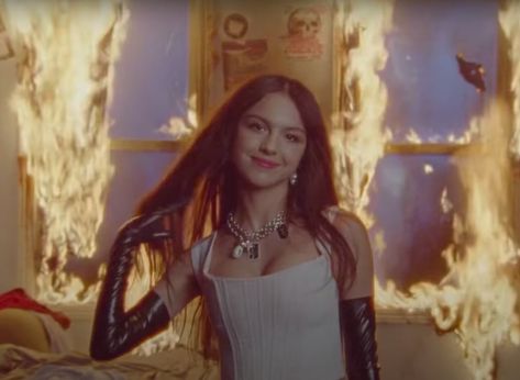 Olivia Rodrigo Goes Full Jennifer's Body in Her Wild "Good 4 U" Music Video Good 4 U, Jennifer's Body, Olivia Rodrigo, A Woman, Twitter, Music, Hair, Black