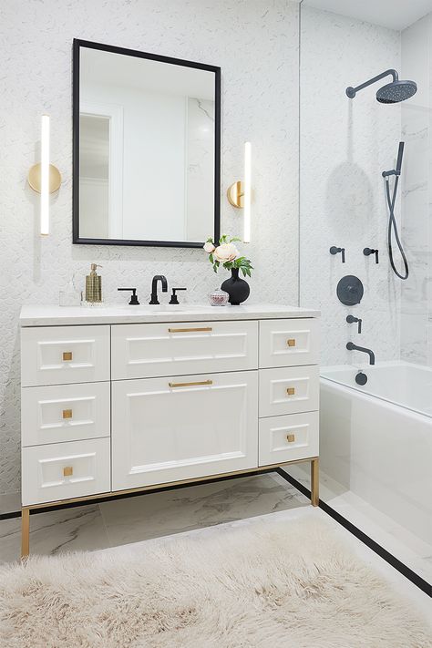 Luxurious white bathroom with black and gold accents. Gold Range Hood, Black And Brass Bathroom, Elegant Bathroom Design, Black And Gold Bathroom, Luxury Master Bathrooms, Traditional Bathroom Vanity, Transitional Bathroom, White Vanity Bathroom, Guest Bathrooms