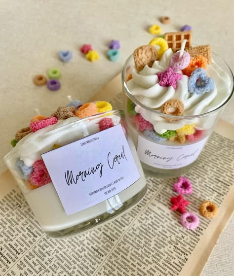 Candle Making Recipes, Candy Candle, Sweet Candles, Homemade Scented Candles, Diy Candles Scented, Pretty Candle, Morning Cereal, Candle Making Business, Dessert Candles