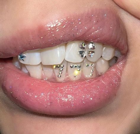 Bottom Teeth Gems, Bottom Tooth Gem, Tooth Gem Designs, Rhinestone Teeth, Tooth Gem Placement, Teeth Gems, Pretty Teeth, Grillz Teeth, Quinceanera Nails