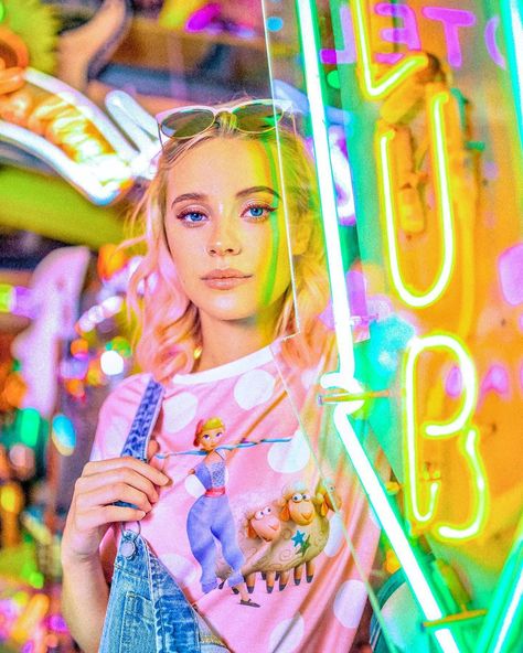 Arcade Shoot, Neon Photoshoot, Carnival Photography, Senior Photography Inspiration, Neon Photography, Neon Girl, Photography Themes, Photoshoot Themes, Portrait Photography Poses