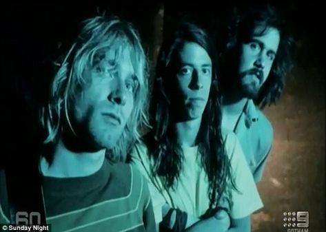 Nirvana Pictures, Kurt Cobain Photos, Kaptan Jack Sparrow, Nirvana Kurt Cobain, Nirvana Kurt, Grunge Band, Smells Like Teen Spirit, Riot Grrrl, Dave Grohl