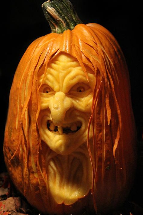 Labu Halloween, Unique Pumpkin Carving Ideas, Creative Halloween Decorations, Cute Pumpkin Carving, Scary Halloween Pumpkins, Pumkin Carving, Pumpkin Carving Contest, Creative Pumpkin Carving, Scary Pumpkin Carving