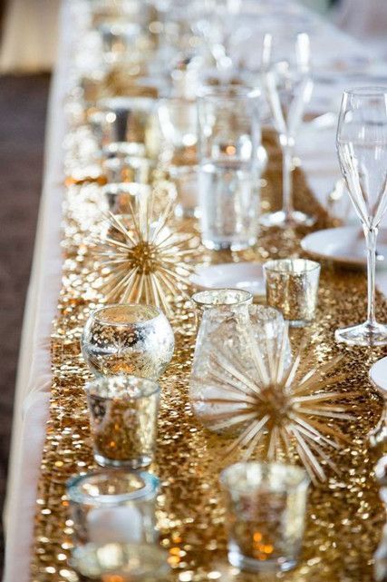 40+ DIY New Years Eve Decor Ideas Diy New Years Eve Decorations, Nye Dinner, Silvester Diy, New Years Ball, New Years Eve Dinner, New Year Table, New Years Wedding, Nye Wedding, Wedding Tablecloths