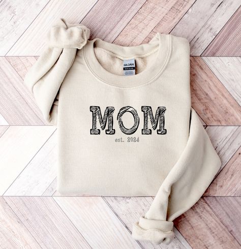 Custom Mom Sweatshirt, Mom Sweatshirt, personalize Mom Sweatshirt, Mom Birthday Gift, Mothers day Gift, Mothers day sweatshirt, Gift for her by herzAAllerleiPrint on Etsy Mother Png, Mom Cut, Mama Sweater, Name Frame, Mom Sweater, Mama Sweatshirt, Mom Sweatshirt, Mom Svg, Png Vector