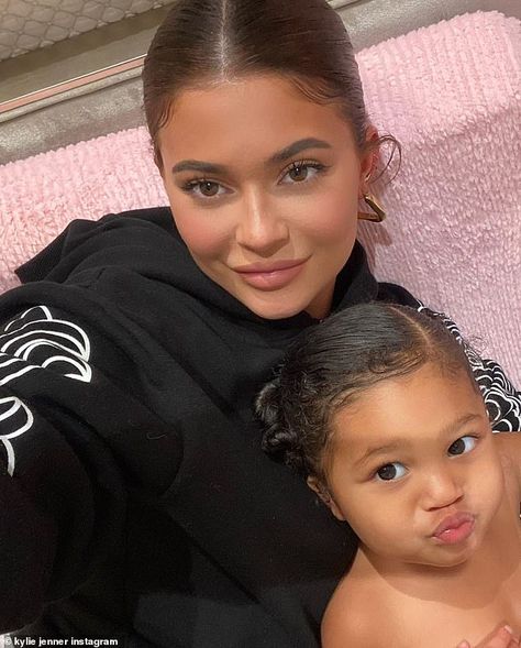 Kylie Jenner leads the birthday tributes to her daughter Stormi with heartmelting montage Kylie Jenner Fotos, Life Of Kylie, Kylie Travis, Look Kylie Jenner, Looks Kylie Jenner, Estilo Kylie Jenner, Mode Kylie Jenner, Kyle Jenner, Kylie J