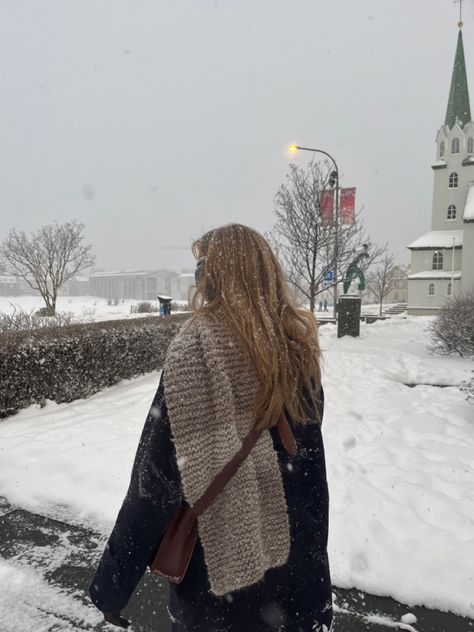 Walking downtown in the snow. Christmas. Winter Student Aesthetic, Winter Walk Aesthetic, Downtown Girl Winter, Winter Girl Aesthetic, Walking In Winter, Walking In Snow, Scandinavian Winter, Driving Home For Christmas, Winter Outfits Aesthetic