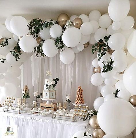 White Gold Dessert Table, White And Gold Balloon Garland, Baptism Party Decorations, Gold Balloon Garland, Balloons Arch, Fest Temaer, First Communion Decorations, First Communion Cake, Cake Dessert Table