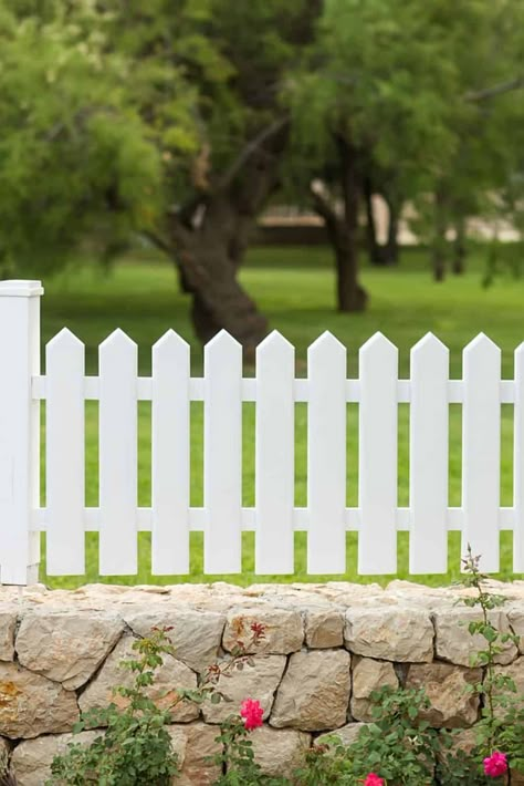 Wood Picket Fence, Landscaping Along Fence, Country Fences, Small Fence, Rustic Fence, Landscaping Inspiration, Backyard Gazebo, Fence Styles, Diy Fence