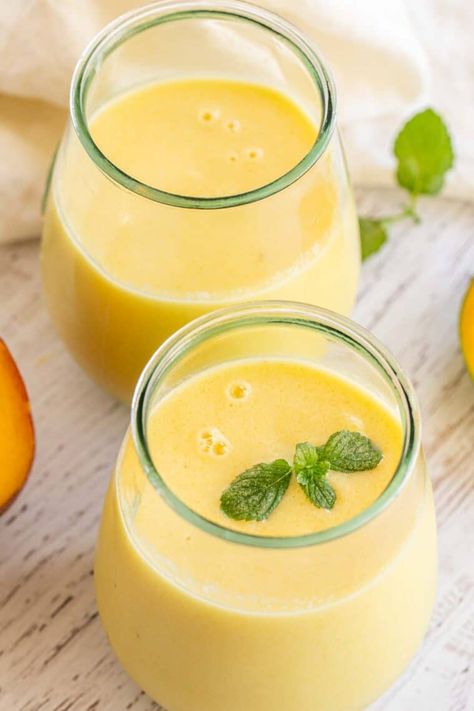 Pineapple Mango Smoothie, Mango Smoothie Recipe, Mango Pineapple Smoothie, Mango Smoothie Recipes, Healthy Nutrition Plan, Sweet Smoothies, Smoothies With Almond Milk, Mango Pineapple, Mango Chunks