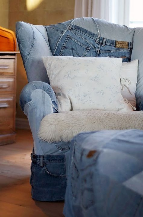 Blue jeans chair cover Denim Chair, Diy Sofa Cover, Denim Sofa, Repurposed Denim, Reupholster Chair, Denim Projects, Denim Ideas, Recycled Jeans, Recycle Jeans