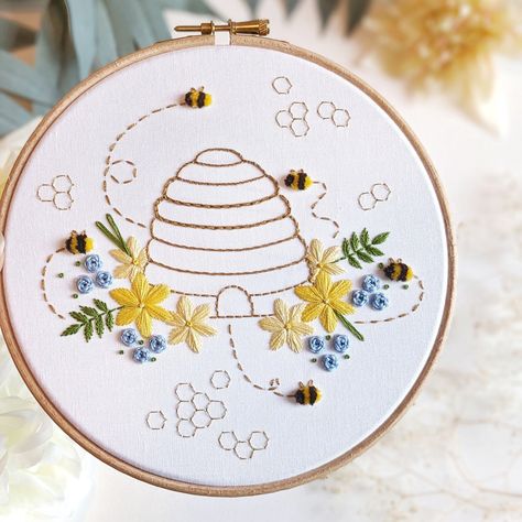 Colour Pages, Stitch Types, Summer Embroidery, Handmade Crafts Gifts, Insects Theme, Bee Embroidery, Embroidery Template, Hand Embroidery Kit, Calico Fabric