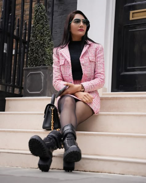 Pink Chanel Blazer Outfit, Pink Plaid Blazer Outfit, Pink Tweed Skirt Outfit, Blazer Tweed Outfit, Pink Tweed Blazer Outfit, Pink Tweed Jacket Outfit, Pink Tweed Outfit, Tweed Shorts Outfit, Tweed Set Outfit