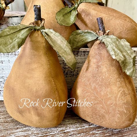 How To Make Fabric Pears, Fall Scrap Fabric Crafts, Primitive Fall Crafts Diy, Primitive Sewing Pattern, Primitive Crafts Diy, Free Primitive Patterns, Primitive Sewing Patterns, Primitive Crafts To Make, Primitive Fall Decorating