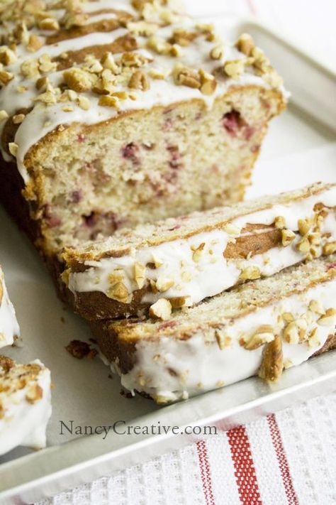 Banana Pistachio, Cranberry Banana Bread, Craving Food, Pistachio Bread, Holiday Breakfast, Cranberry Recipes, Quick Breads, Dessert Bread, Banana Bread Recipes