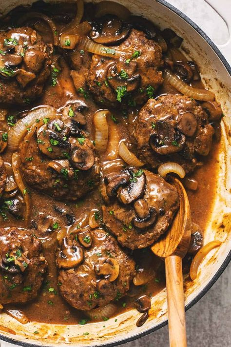 Longhorn Chopped Steak Recipe, What Goes With Steak, Skillet Hamburgers, Pan Fried Hamburgers, Chopped Steak Recipes, Hamburger Steak Recipes, Burger Steak, Hamburger Steak And Gravy, Hamburger Steaks