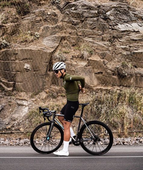 Gravel Bike Outfit, Cycling Outfit Men, Road Cycling Photography, Race Bike Cycling, Cyclist Outfit, Road Bike Photography, Cycling Attire, Bicycle Photography, Cycling Inspiration