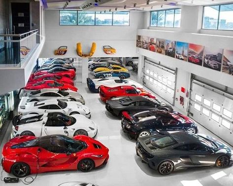 Huge Car Collection Dream Garage Filled With Exotics Luxury Cars Bentley, Luxury Car Garage, Dream Car Garage, Luxury Garage, Modern Garage, Luxury Car Interior, Luxury Car Dealership, Dubai Luxury, Garage Interior