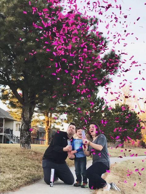 Gender Reveal Confetti Cannon, Gender Reveal Poppers, Sibling Gender Reveal, Gender Reveal Photo Shoot, Gender Surprise, Gender Reveal Pictures, Gender Reveal Confetti, Gender Reveal Photography, Pregnancy Planning