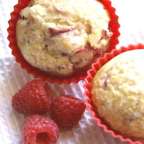 Raspberry Cream Cheese Muffins, Raspberry Muffin Recipes, Raspberry Cream Cheese, Cream Cheese Bread, Raspberry Muffins, Frozen Raspberries, Raspberry Cream, Cream Cheese Muffins, Cheese Muffins