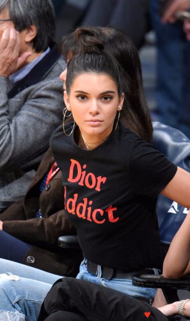 Kendall Jenner ♥ Yeezus Clothing, Kendall Jenner Shirt, Kim Kardashian Selfie, Kendall Ve Kylie, Kendall Y Kylie Jenner, Style Kendall Jenner, Dior T Shirt, Trajes Kylie Jenner, Kendall Style