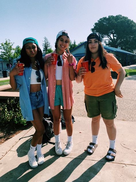 Frat Outfits For Girls Ideas, Frat Boy Style, Frat Girls, Frat Boys Halloween Costume, Frat Boy Outfit, Frat Outfits, Frat Party Outfit, Clueless Halloween Costume, Spirit Week Outfits