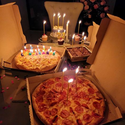 21st birthday party pizza candle aesthetic dim lit party birthday Aesthetic party ideas 18 birthday casual birthday party Aesthetic Bday Decorations, Birthday Pizza Ideas, Cozy Birthday Ideas, Small Bday Ideas, Birthday Restaurant Ideas, Small Bday Party Ideas, Small Birthday Ideas, At Home Birthday Ideas, Teen Party Food