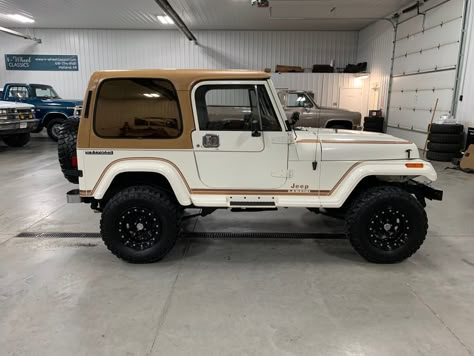 80s Jeep Wrangler, Retro Jeep Wrangler, Classic Jeep Wrangler, Old Jeeps Vintage, 90s Jeep Wrangler, Jeep Wrangler Beige, 1980s Jeep, Tan Jeep Wrangler, Keep Wrangler