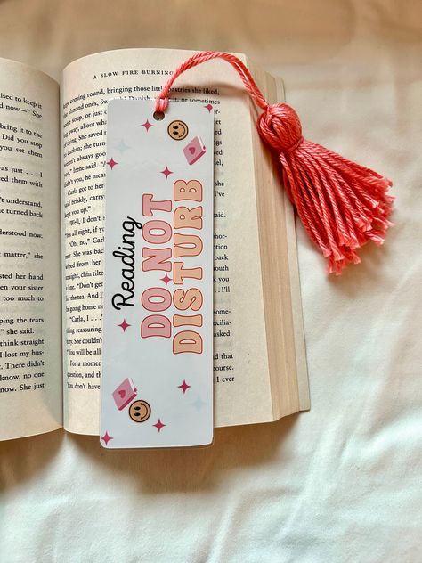 Book Marks Ideas Aesthetic, Girly Bookmarks, Alley Ideas, Bookmarks Ideas, Bookworm Things, Student Bookmarks, Bookmarks Diy, Handmade Bookmarks Diy, Paper Art Design