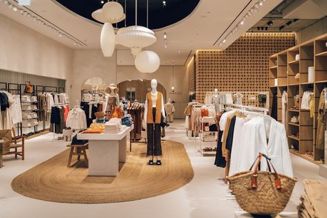 Mango Store Interior, Retail Clothing Store Design, Outlet Store Design, Apparel Store Design, Concept Store Design Retail Interior, Luxury Boutique Interior, Mango Store, Retail Store Layout, Luxury Retail Store