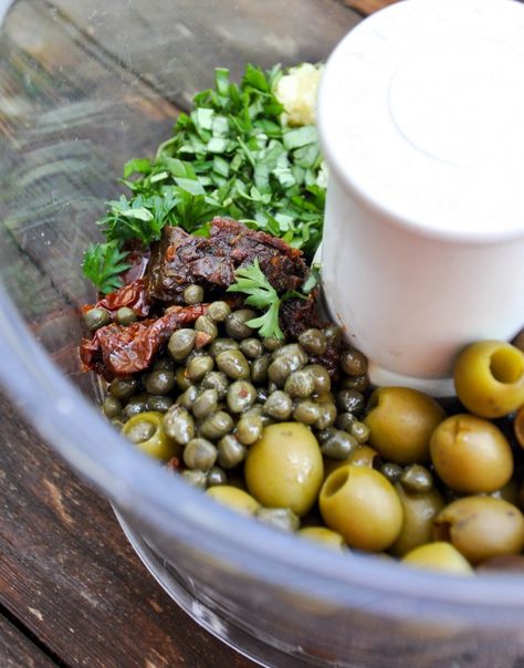 Quick Olive Tapenade using black and green California olives! So quick and easy, you will never buy tapenade from the store again! Olive Tepanade Recipe, Olive Tepanade, Tapenade Recipe, Olive Recipes, Olive Tapenade, Tapenade, Appetizer Dips, Food Processor, Simple Recipe