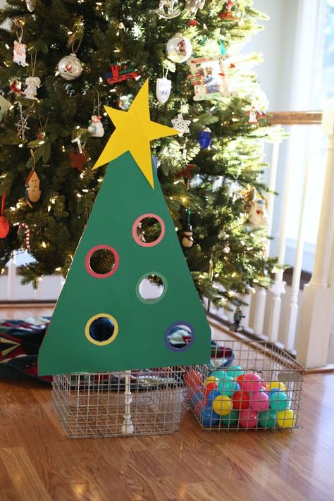 A fun and festive activity for the littlest one in your family: a Christmas-themed sort by color game! Christmas Games To Play, Fun Christmas Party Ideas, Church Christmas Party, Christmas Party Games For Kids, Diy Holiday Party, Christmas Games For Adults, Xmas Games, Fun Christmas Party Games, Christmas Games For Kids