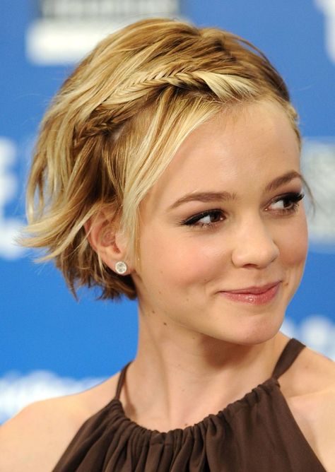 A wispy short 'do, like this one on Carey Mulligan, would be so fun to style! #short #hair #haircut #braid Hairstyle Pixie, Braids Women, Fishtail Braids, Hairstyles Styles, Chic Short Hair, Jennie Garth, Hairstyles Blonde, Hair Romance, Blonde Hairstyles