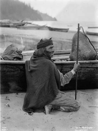 Old Makah whale hunter with canoe and floats at Neah Bay, 1901 Whale Hunting, Neah Bay, Native American Proverb, American Indian History, Native American Men, American Lifestyle, Aboriginal Culture, First Peoples, Historical People