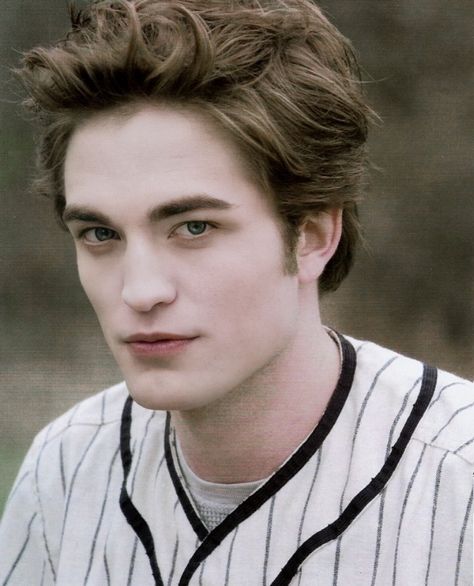 Edward Cullen Photos, Edward Cullen Icon, Bella Y Edward, Robert Patterson, Edward Cullen Robert Pattinson, Twilight Videos, Harry Styles Hair, Vampire Twilight, Robert Pattinson Twilight