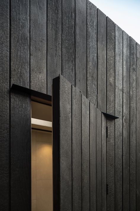 Eastwest Architecture adds charred-cedar gym to garden of east London home Detail Arsitektur, Black Houses, Landscape Gardening, Wood Facade, House Cladding, Wood Architecture, Shou Sugi Ban, Wood Cladding, Timber Cladding