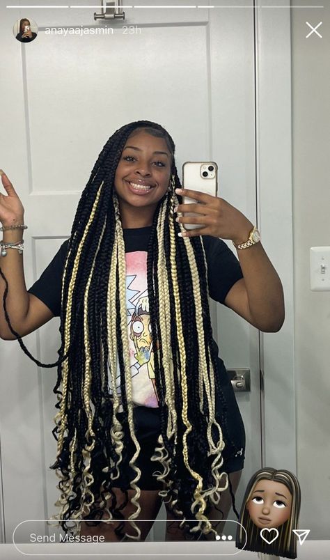 Knotless With Blonde And Black, Peak A Boo Braids Brown, Braided Box Braids Hairstyles, Braid Hair Combos, Knotless Box Braids With Color And Curls, Braids For Teenage Girls Hair Black, Pick A Boo Braids, Peka Boo Braids Color, Peek A Boo Box Braids With Curls