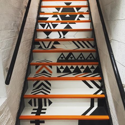 Unique Stairs Ideas, Painting On Stairs, Stair Painting Ideas, Stencil Stairs, Stair Tread Ideas, Painted Stairs Ideas, Stairs Painting, Stenciled Stairs, Ideas For Stairs