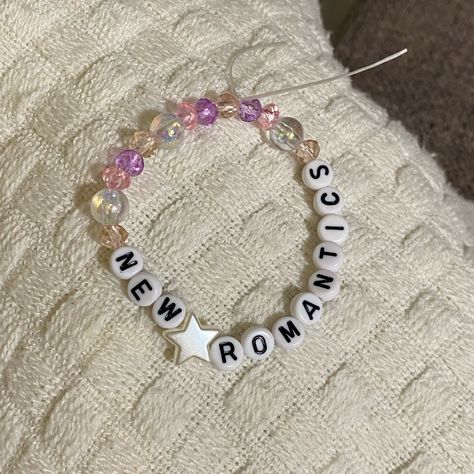 Kandi Taylor Swift, Taylor Swift Kandi, Unhinged Eras Tour Bracelet Ideas, Taylor Swift Eras Tour Bracelet Ideas, Tswift Bracelets, Eras Tour Bracelets, Eras Bracelets, Swift Bracelets, Bracelet Inspiration