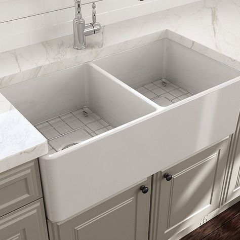 Best Double Farmhouse Sinks! Find the top-rated double apron-front farmhouse style sinks for your kitchen. Simple Farmhouse Kitchen, Double Farmhouse Sink, Cast Iron Farmhouse Sink, Farmhouse Sink Faucet, White Farmhouse Sink, Fireclay Farmhouse Sink, Farmhouse Sinks, White Kitchen Sink, Apron Front Sink