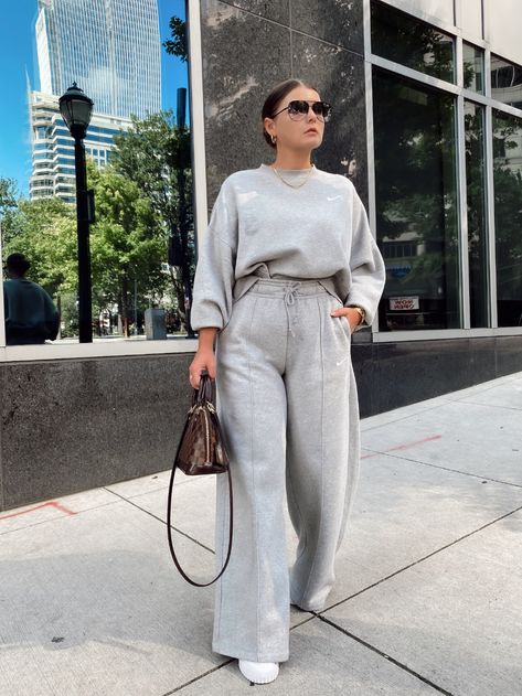 Sweatsuit Outfits, Sweatsuit Outfit, Julia Marie, Comfy Outfits Winter, Outfit Pants, Sweats Outfit, Tracksuit Outfit, Atlanta Fashion, Style Casual Chic