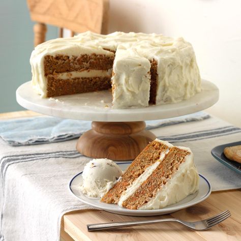 Frosting For Carrot Cake, Workouts Food, Carrot Cake With Cream Cheese, Sweet Carrot, Sour Cream Cake, Vintage Cakes, Cream Cheese Frosting Recipe, Cake With Cream Cheese Frosting, Carrot Cake Recipe