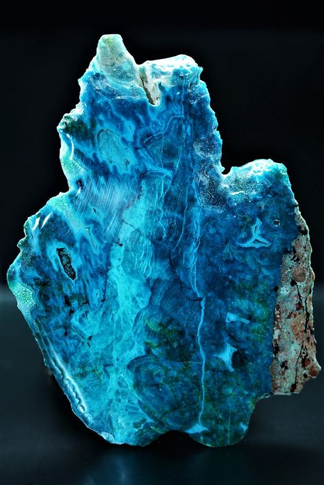 Chrysocolla Crystal, Gemstones Chart, Geology Rocks, Crystal Formations, Types Of Crystals, Arizona Usa, Beautiful Rocks, Minerals And Gemstones, Raw Gemstones